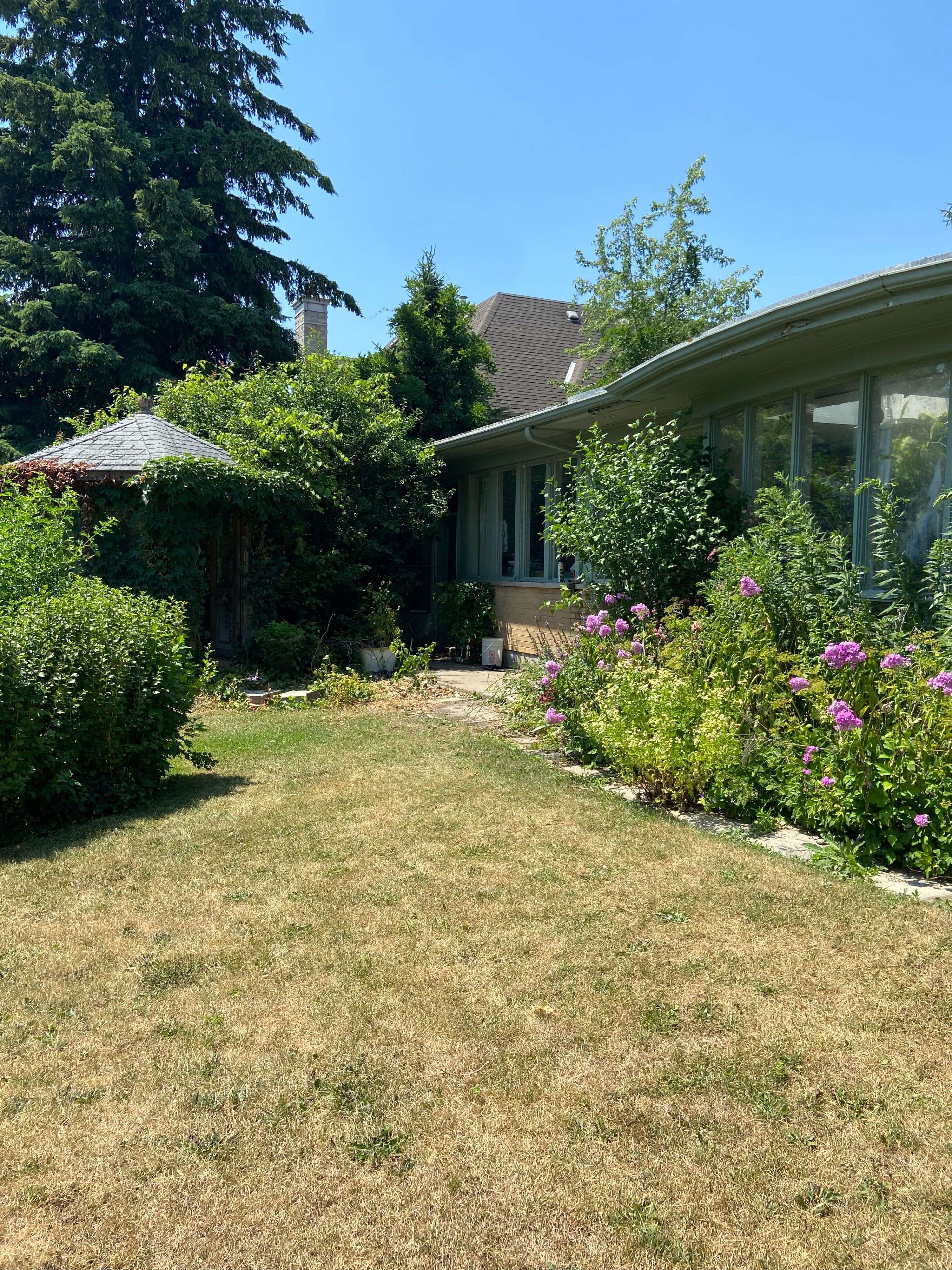 Vaughan, ON L4J 1C1,219 Arnold AVE