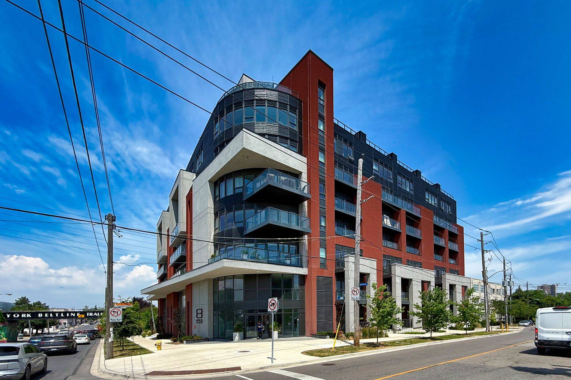 2433 Dufferin ST #105, Toronto W04, ON M6E 3T3