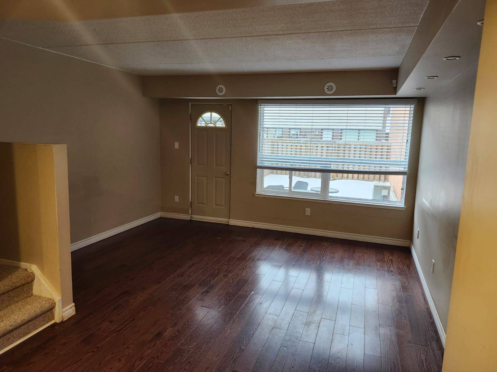 Mississauga, ON L5A 3M2,180 Mississauga VLY #137