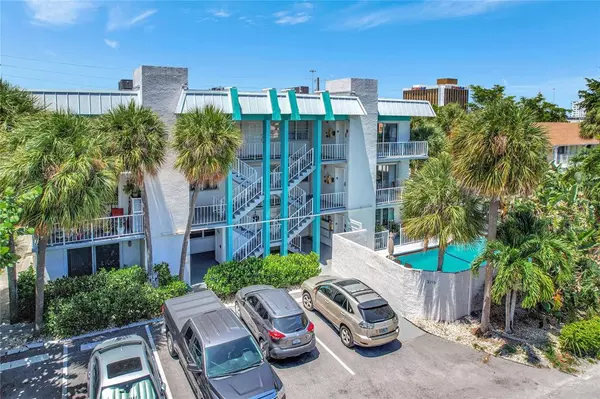 2715 NE 49th St #205, Fort Lauderdale, FL 33308