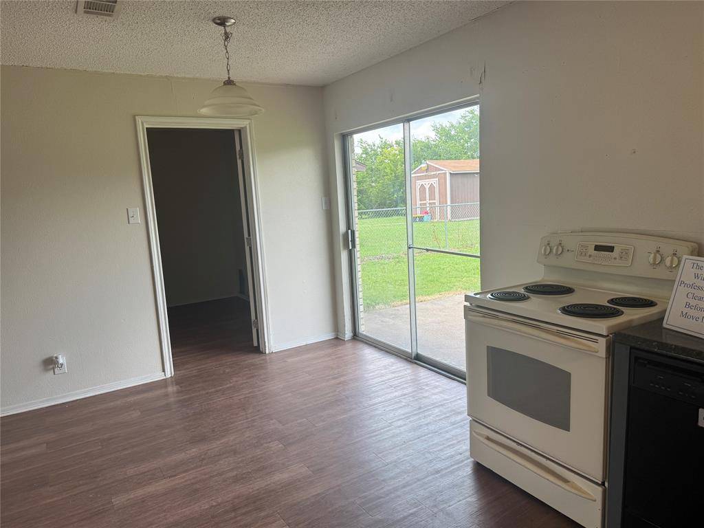 Forney, TX 75126,606 E Broad Street