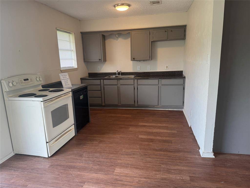 Forney, TX 75126,606 E Broad Street