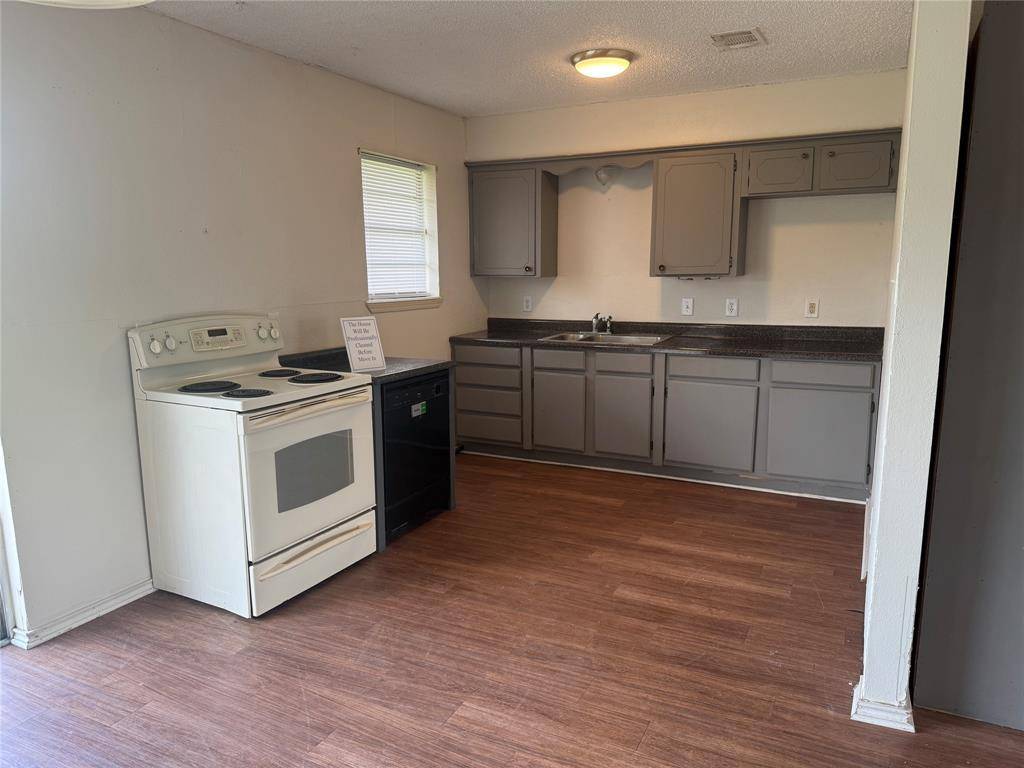 Forney, TX 75126,606 E Broad Street
