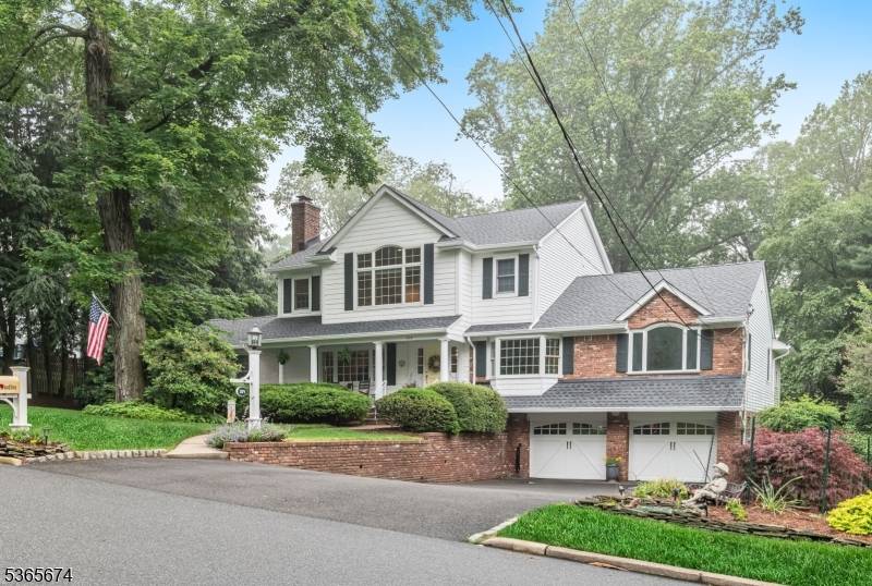304 Briarwood Dr, Wyckoff Twp., NJ 07481