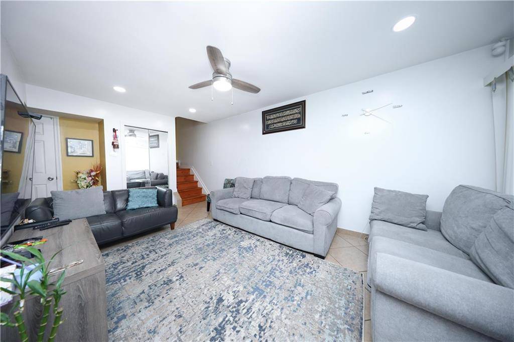 Staten  Island, NY 10303,300A Andros AVE