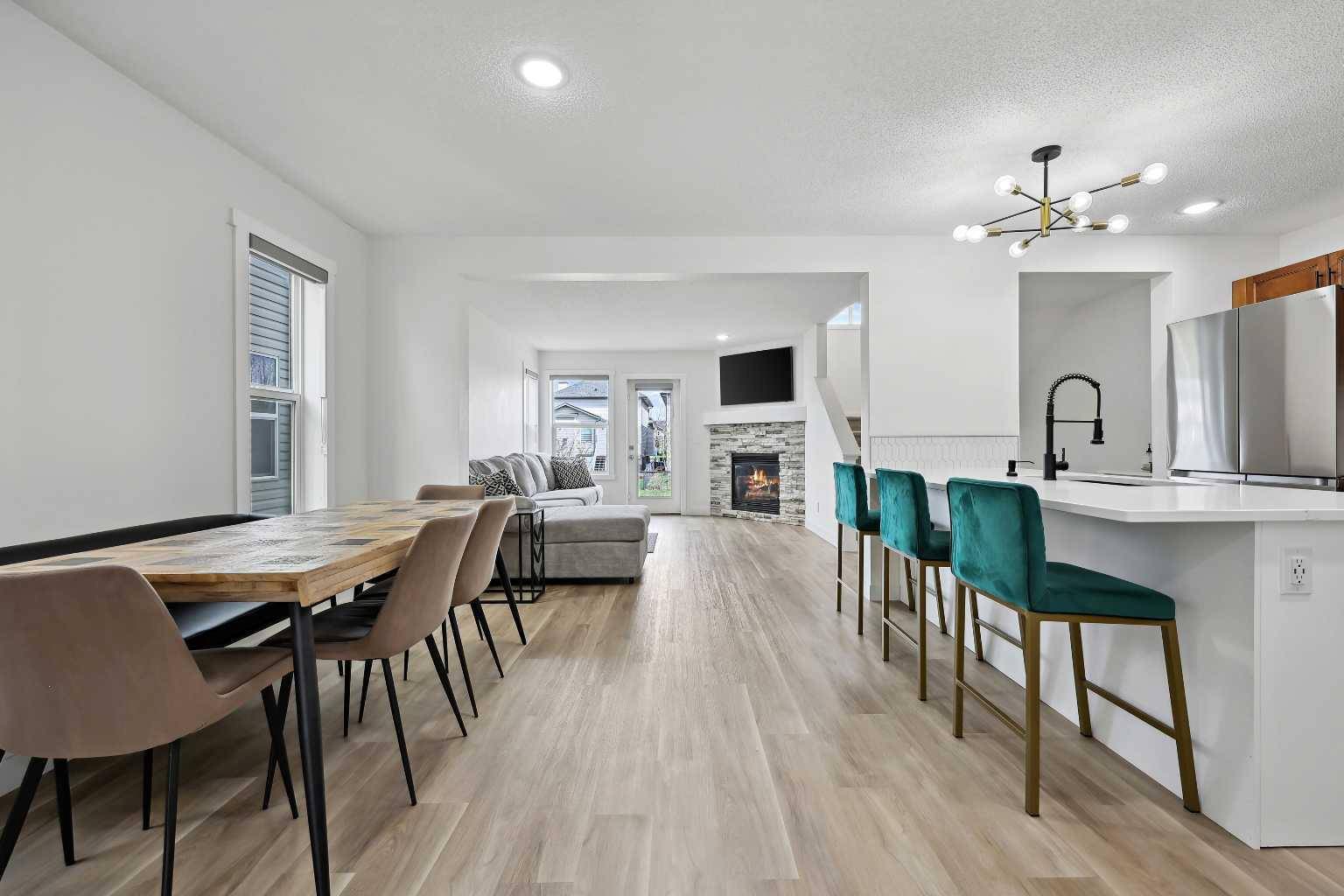 Airdrie, AB T4B 0H5,357 Luxstone WAY Southwest