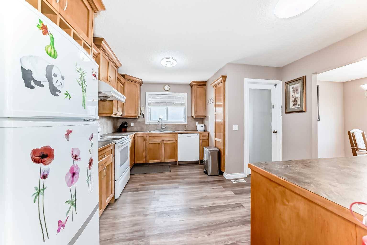 Calgary, AB T2A 5B8,6064 Madigan DR Northeast