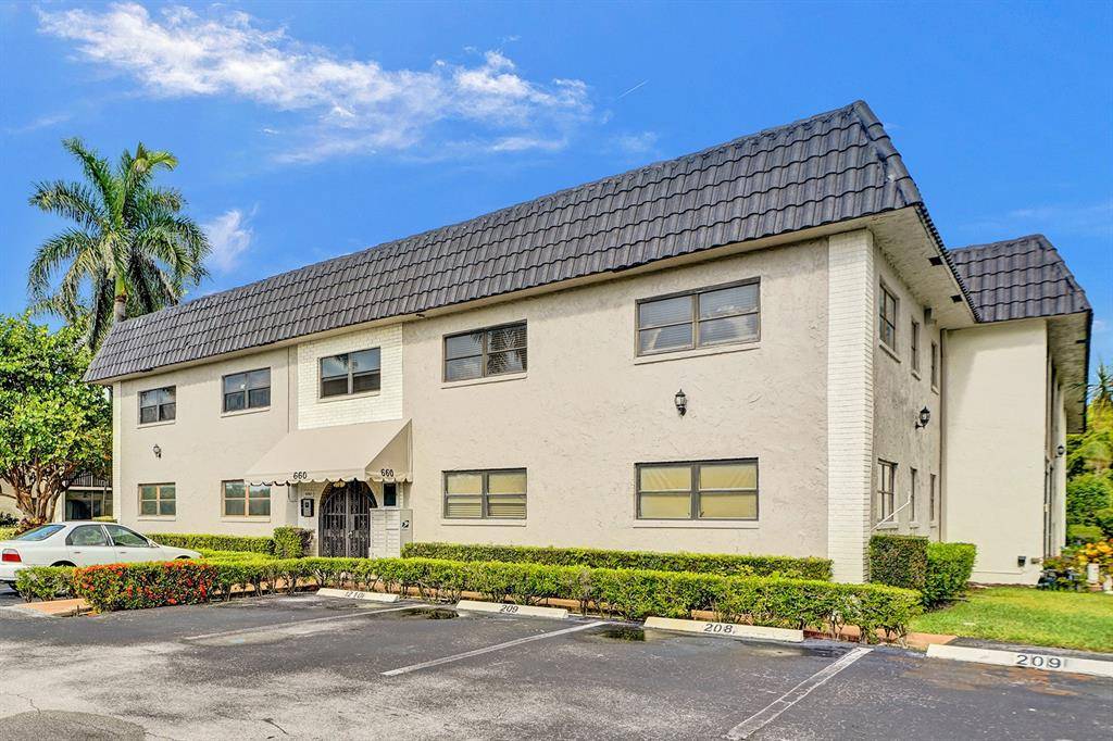 Boca Raton, FL 33487,660 Dover St #A7