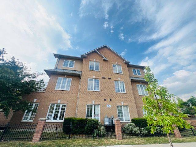 Markham, ON L3R 4G4,16 Cox BLVD #1