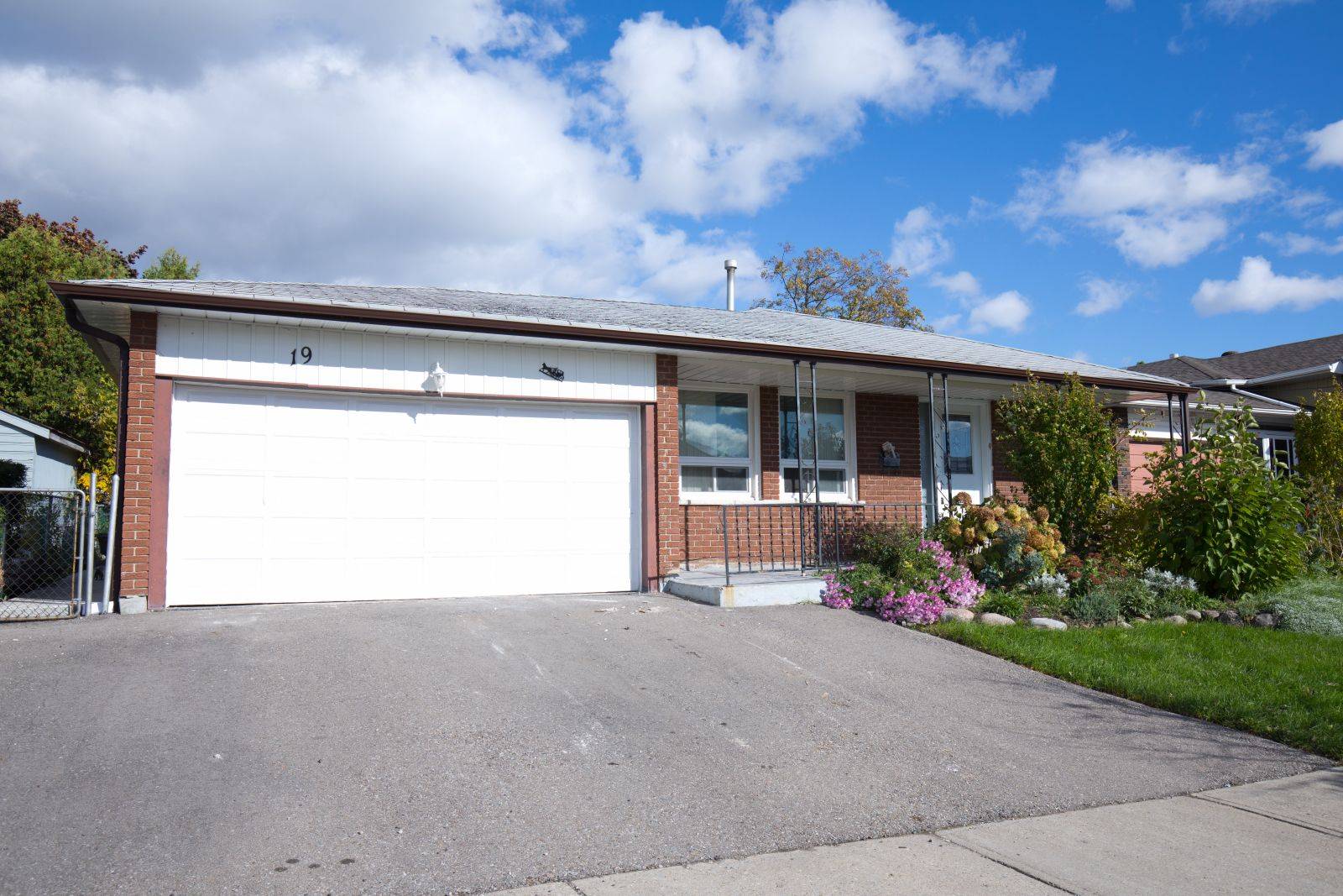 Brampton, ON L6V 2V1,19 Horne DR #Upper