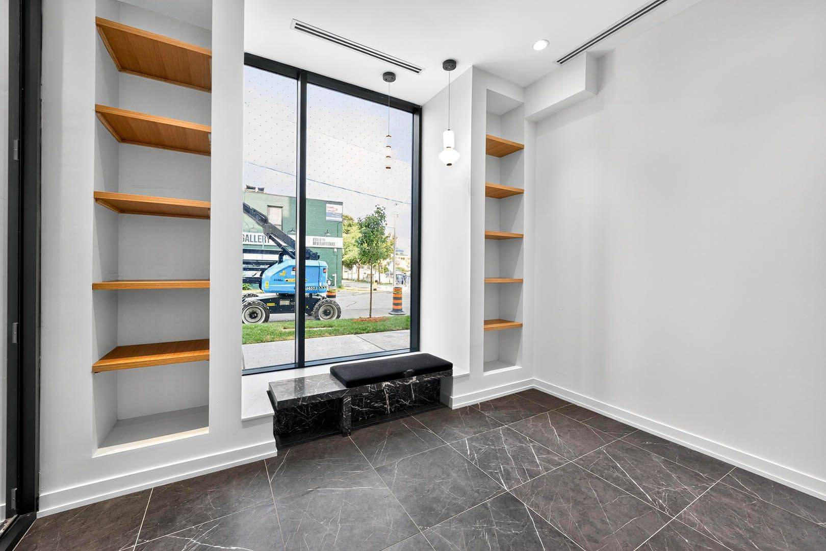 Toronto W07, ON M8Z 4E8,6 Chartwell RD #402