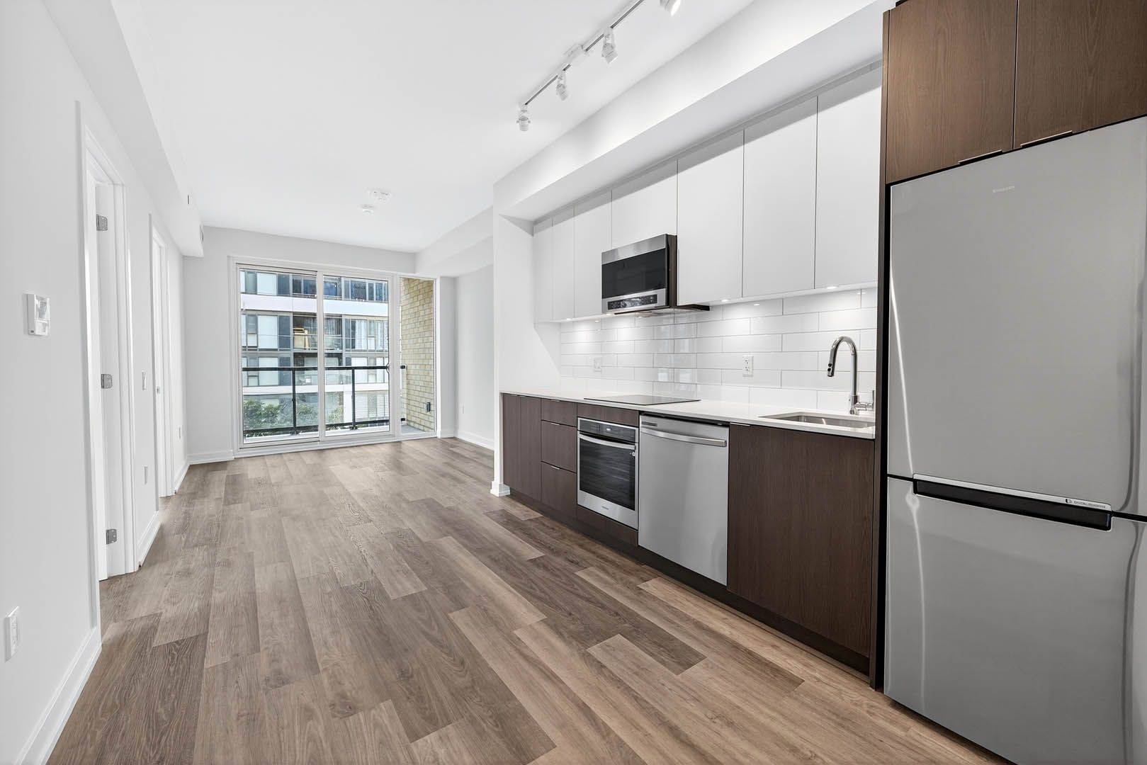 Toronto W07, ON M8Z 4E8,6 Chartwell RD #402