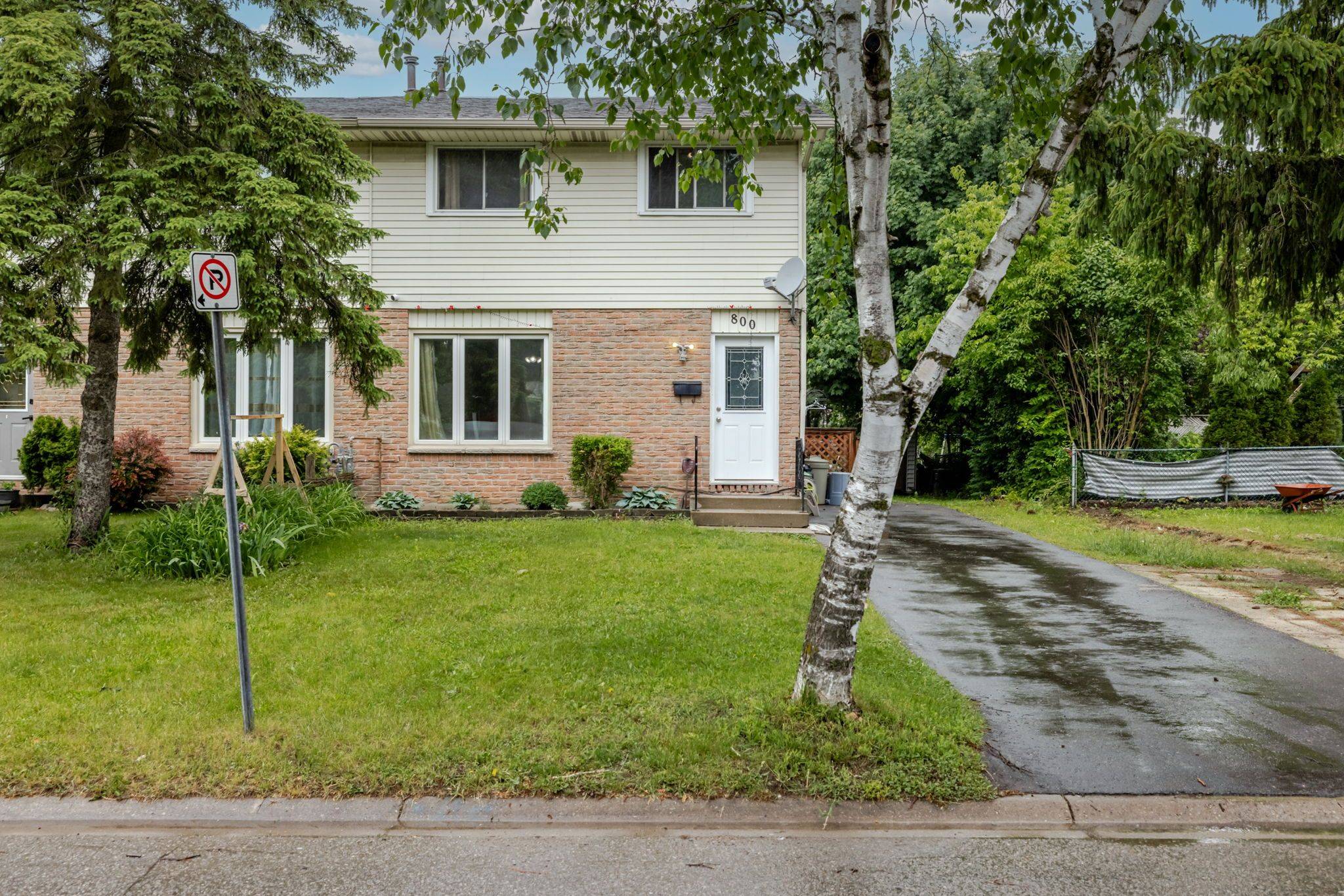 London East, ON N5Y 4Y6,800 Monsarrat AVE E
