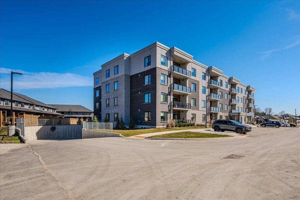 Centre Wellington, ON N1M 0J9,99B Farley RD #207