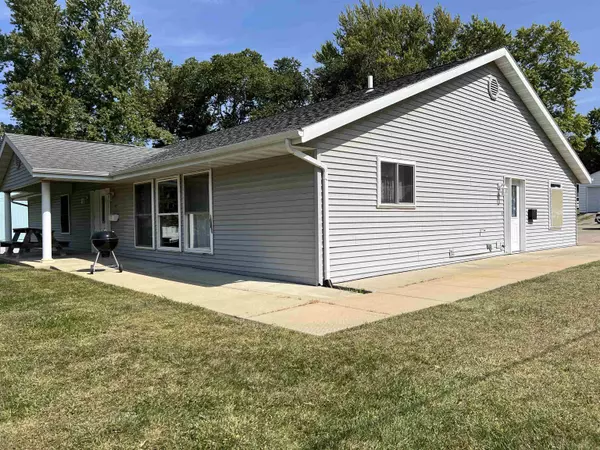 833 S 16th Avenue, Freeport, IL 61032