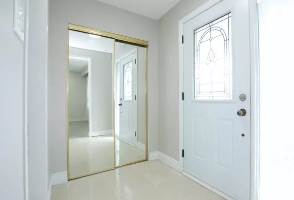 Brampton, ON L6V 2V1,19 Horne DR #Upper