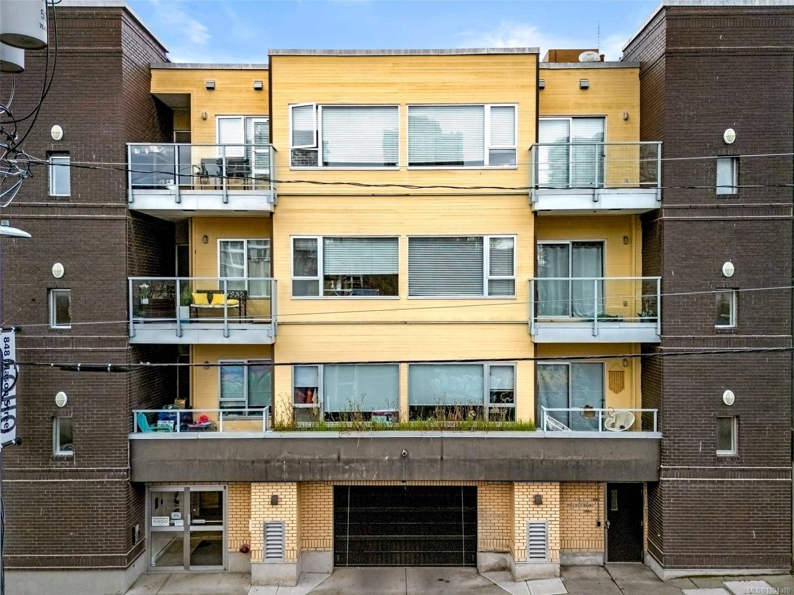 Victoria, BC V8W 0A2,848 Mason St #304