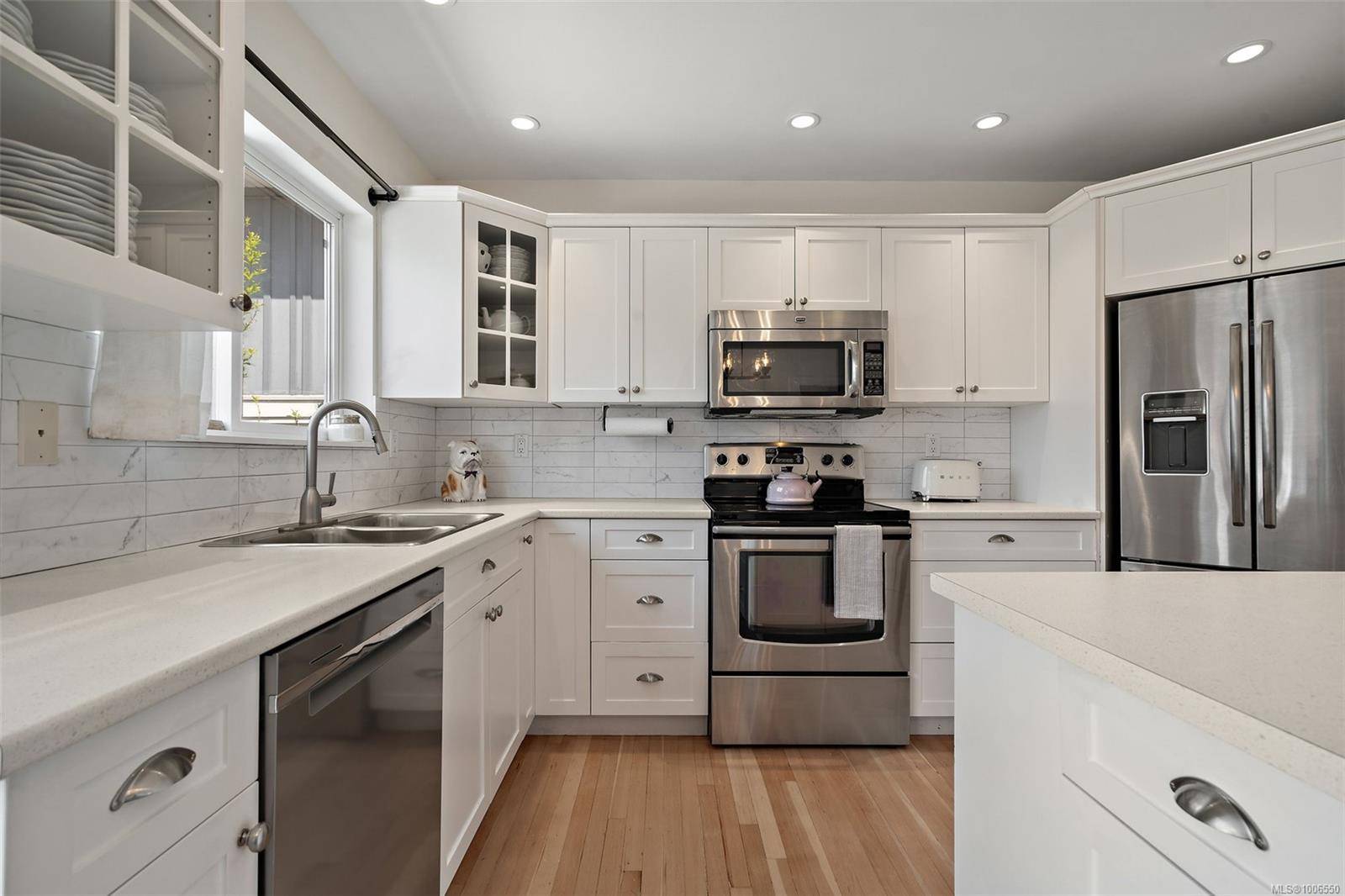 Saanich, BC V8X 2V8,924 Stafford St