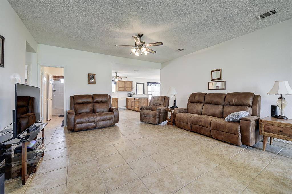 Haslet, TX 76052,365 Country Lane