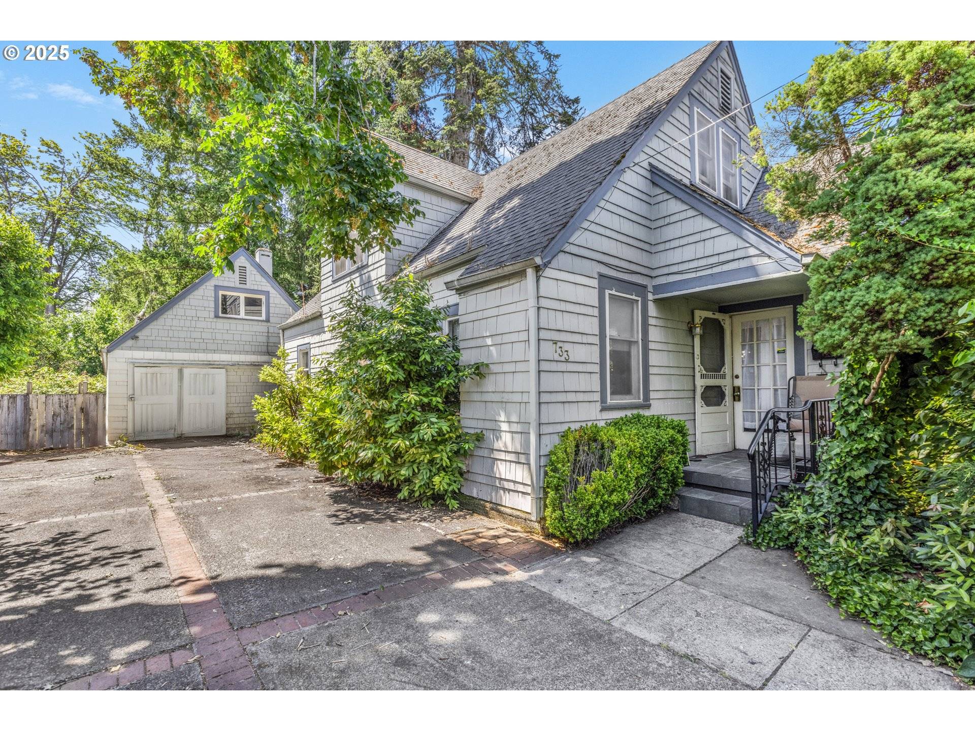 733 S 3RD ST, Cottage Grove, OR 97424