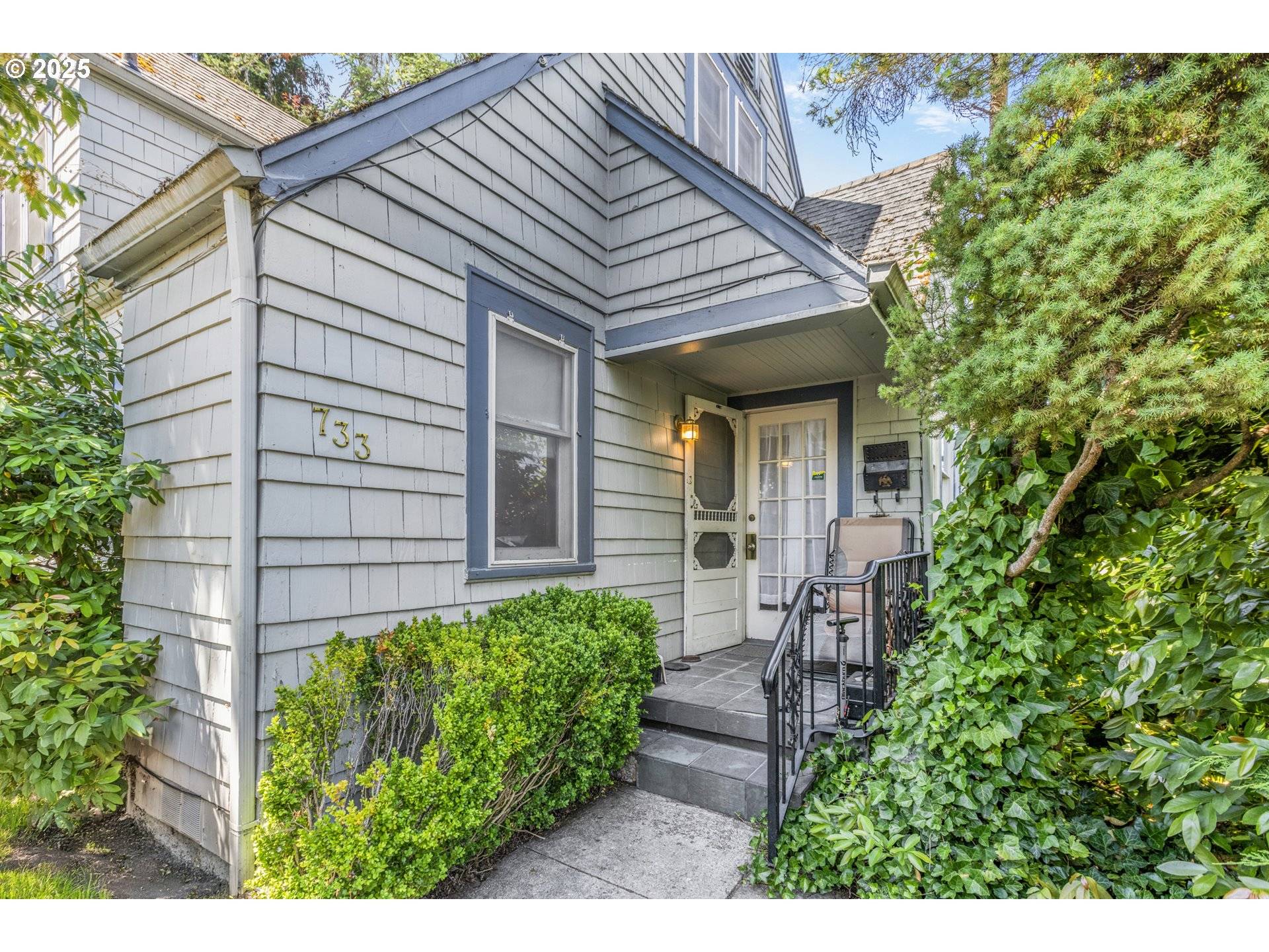Cottage Grove, OR 97424,733 S 3RD ST
