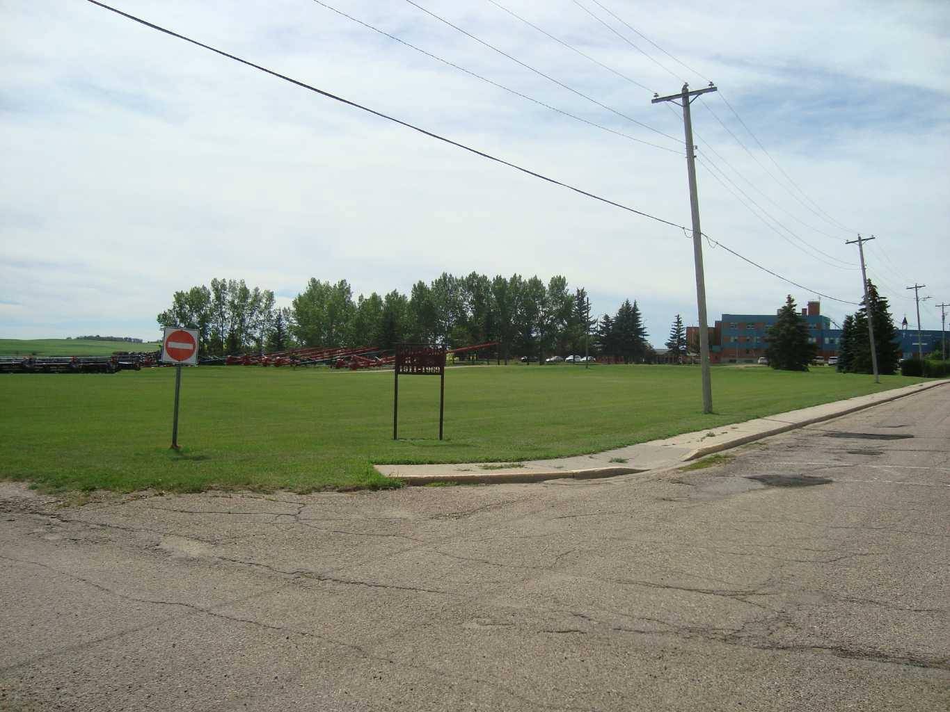 420 Pontmain RD, Trochu, AB T0M 2C0