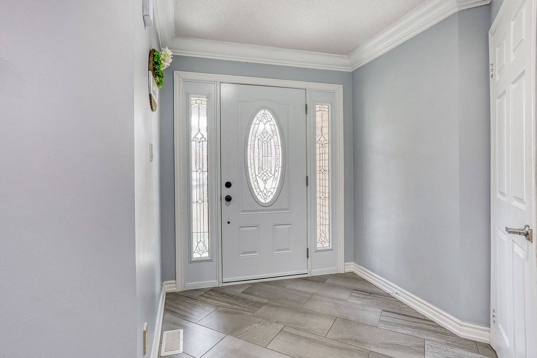 Whitby, ON L1R 1Y7,56 Ringwood DR