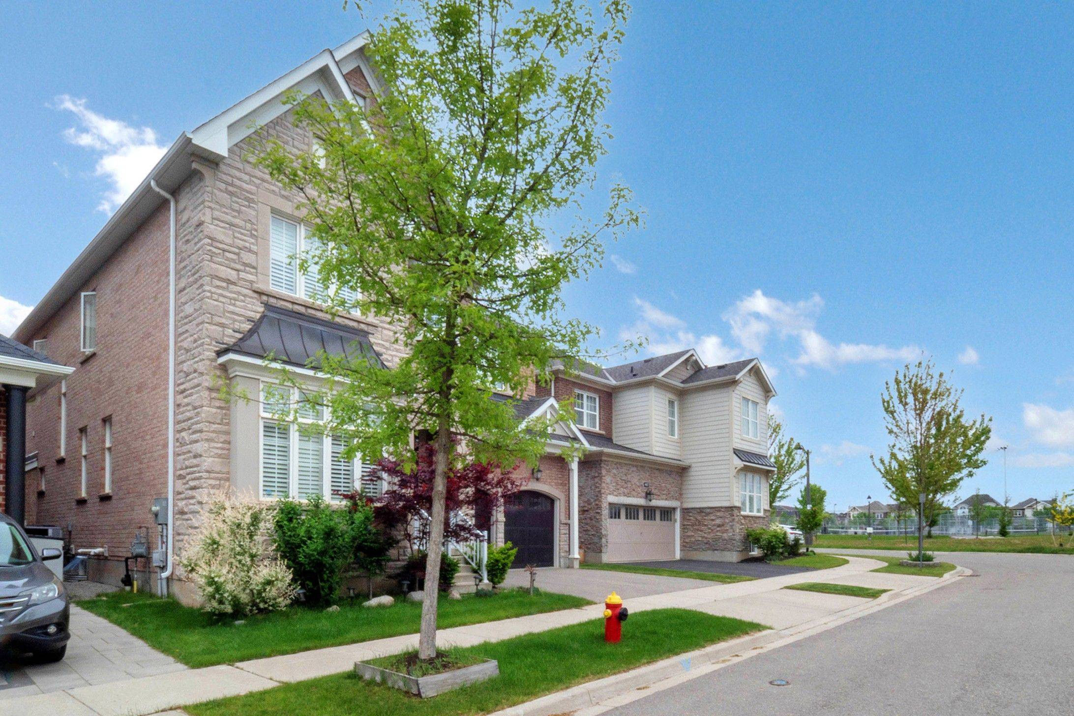 Oakville, ON L6M 1N2,421 Ginger Gate N