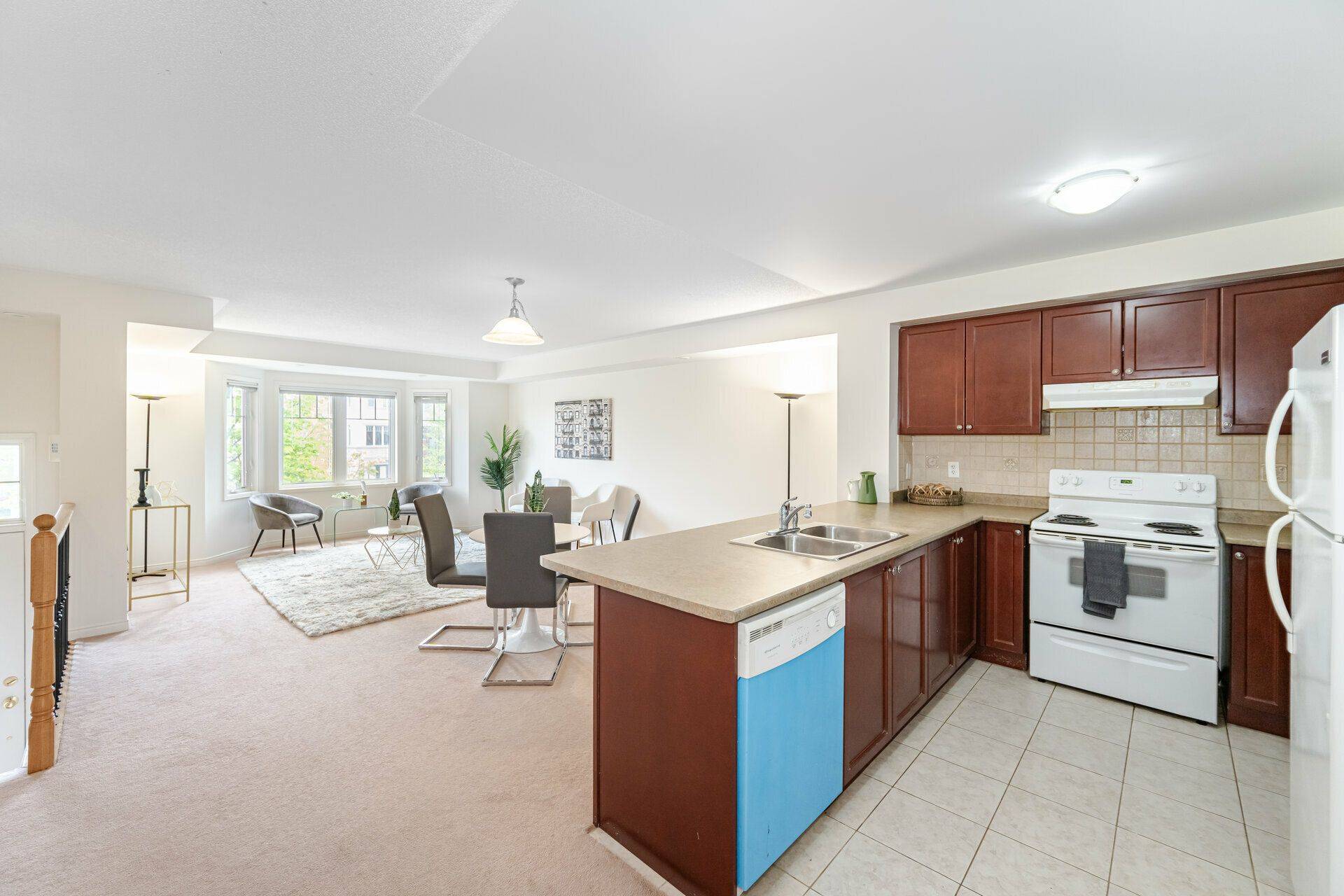 Mississauga, ON L5M 0P7,3375 Thomas ST #4
