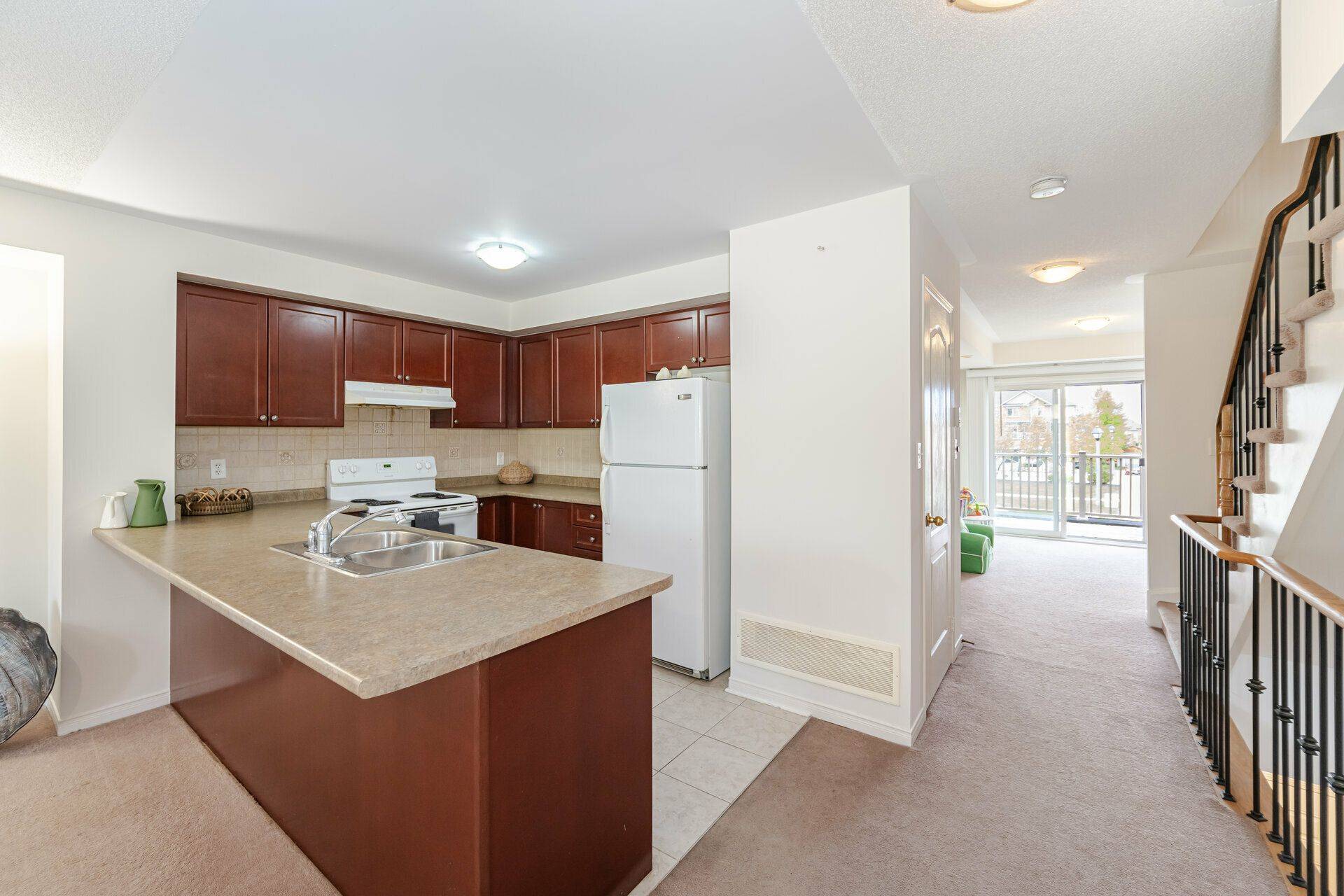 Mississauga, ON L5M 0P7,3375 Thomas ST #4