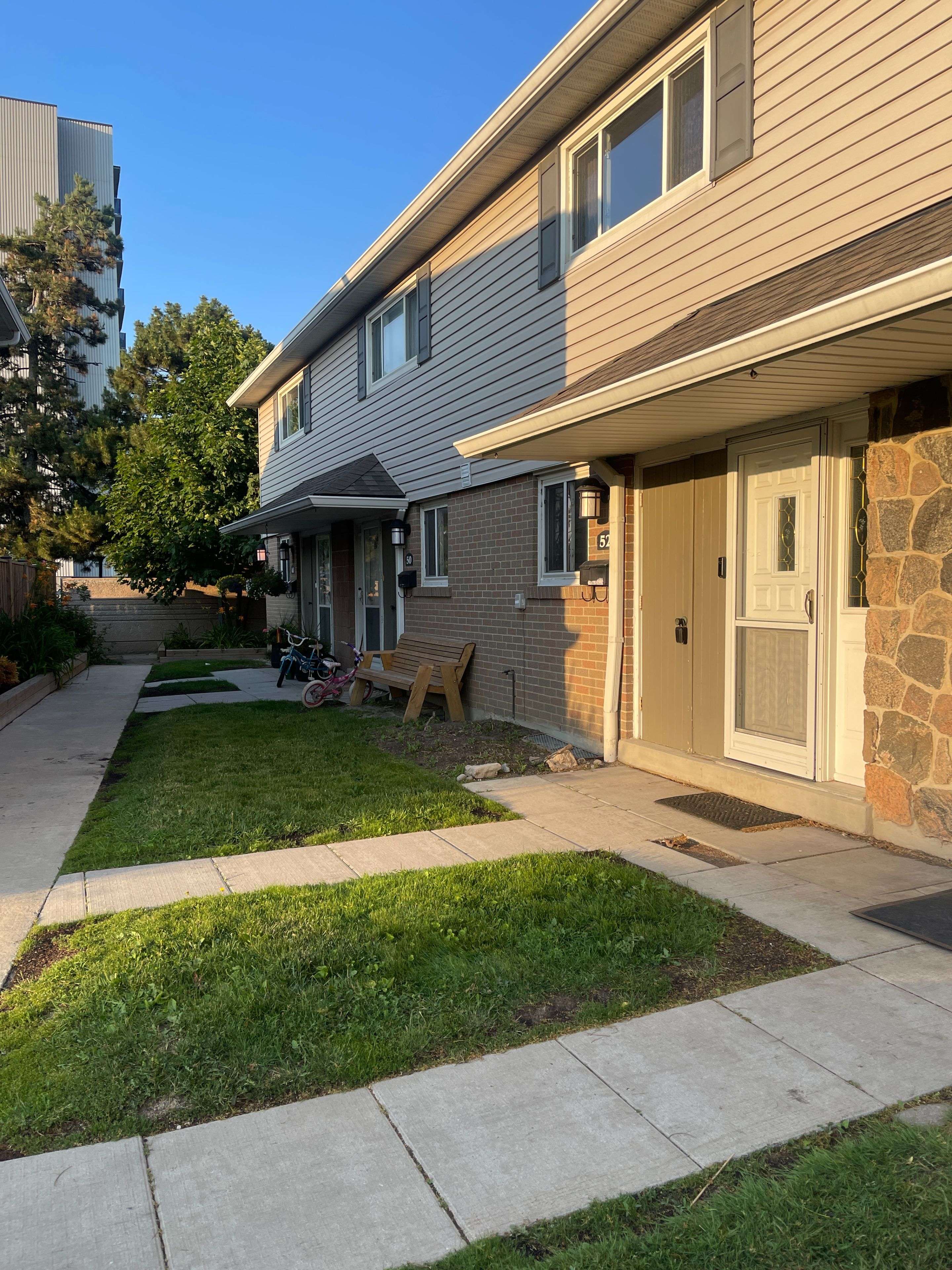 52 Village CT, Brampton, ON L6W 1A6