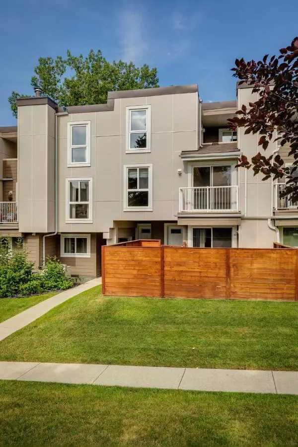 Calgary, AB T2W 2P2,13104 Elbow DR Southwest #804
