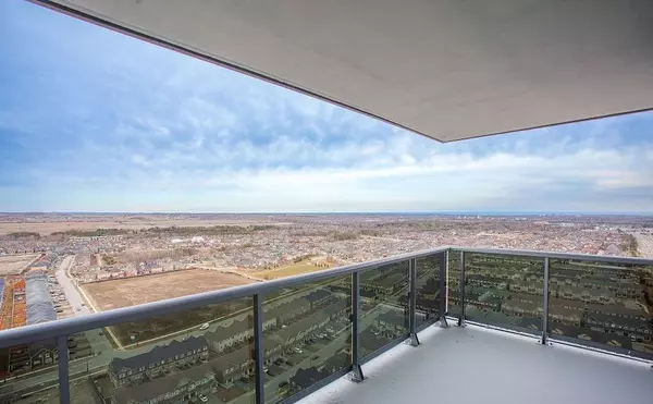 Oshawa, ON L1H 7K4,2545 Simcoe ST N #1206
