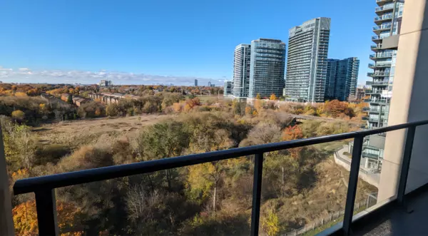 36 Park Lawn RD #904, Toronto W06, ON M8Y 3H8