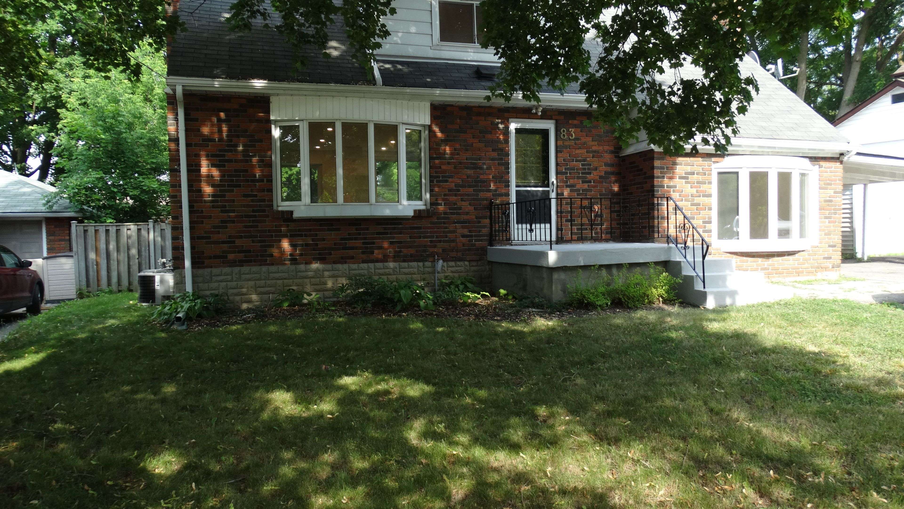 83 Lundy's LN, Newmarket, ON L3Y 3R9