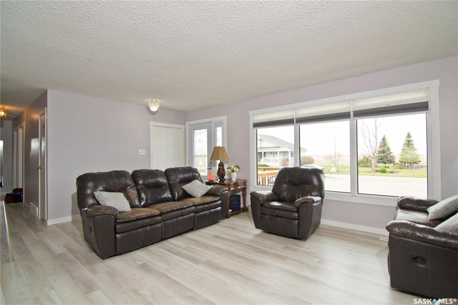 Montmartre, SK S0G 3M0,403 2nd AVENUE W