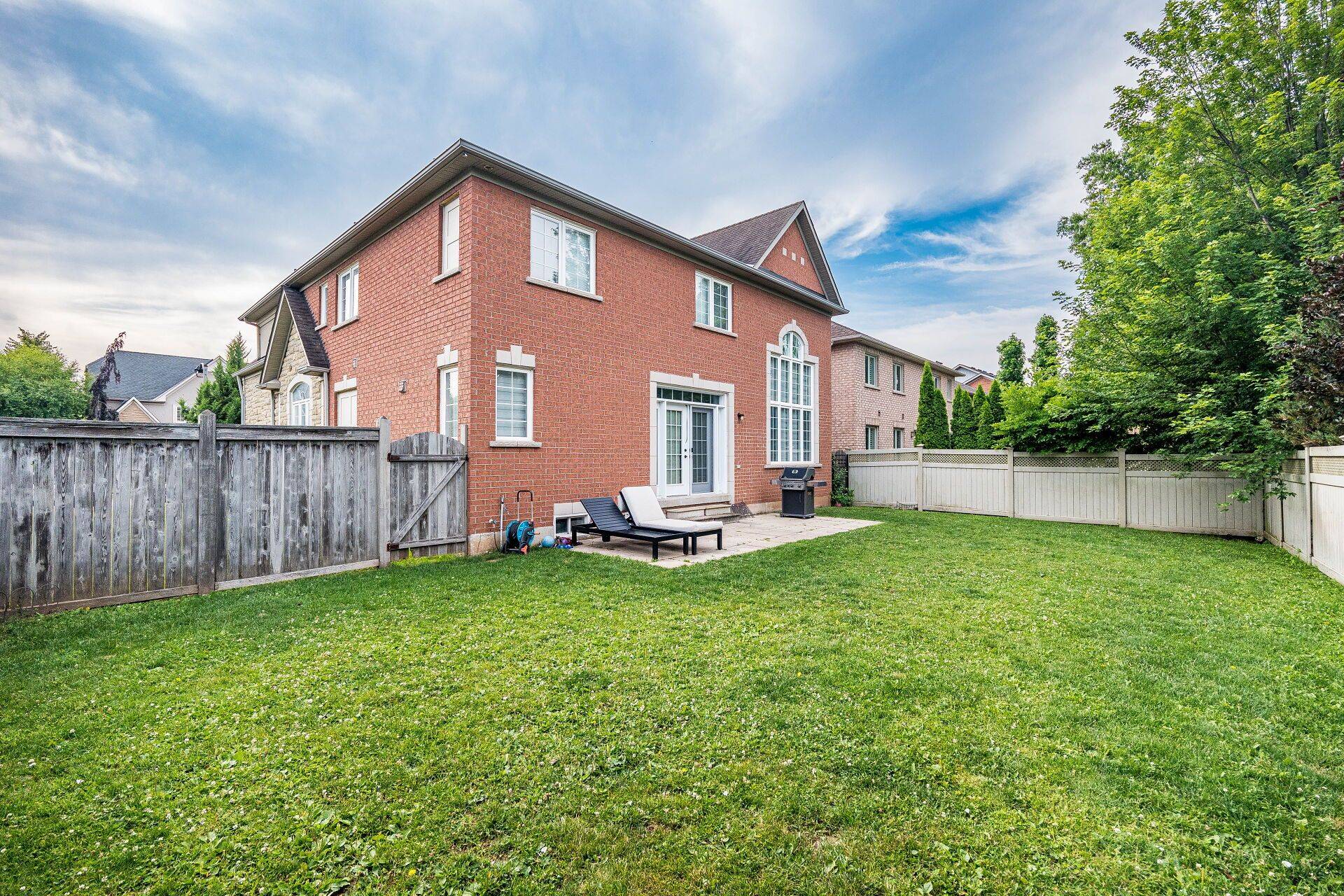 Oakville, ON L6L 6V8,122 Spring Azure CRES