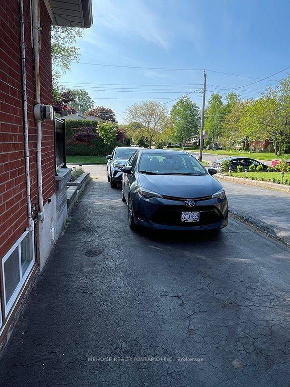 Burlington, ON L7R 2B7,2403 Barclay RD