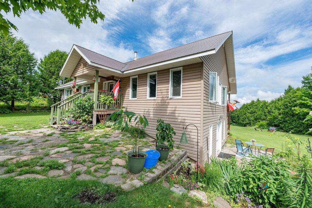 Bonnechere Valley, ON K0J 1W0,23 Algonquin RD