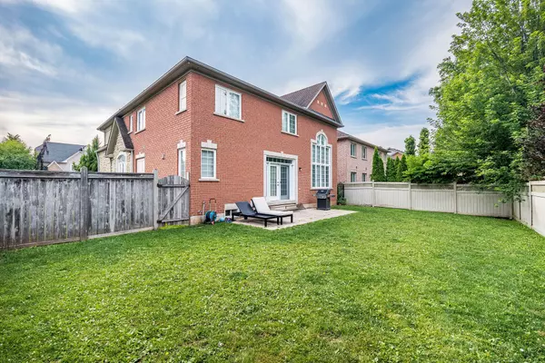 Oakville, ON L6L 6V8,122 Spring Azure CRES