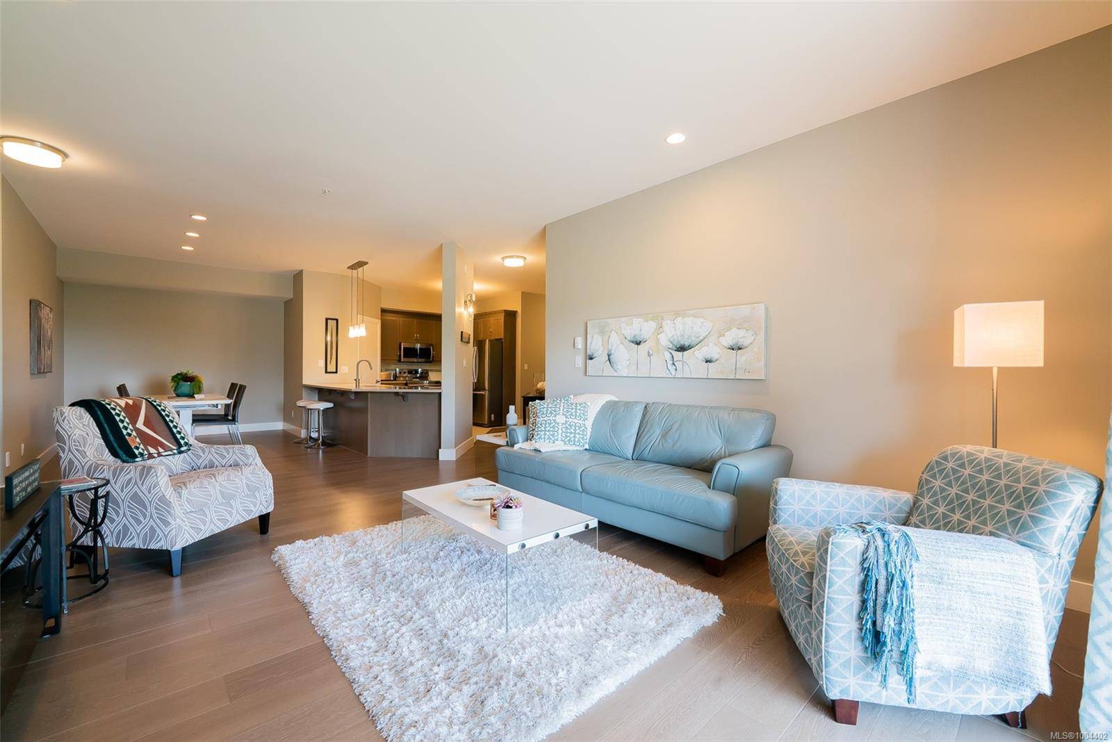 Nanaimo, BC V9R 0G6,104 Esplanade St #304
