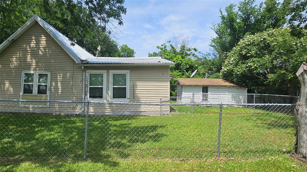 Ferris, TX 75125,409 E 7th Street