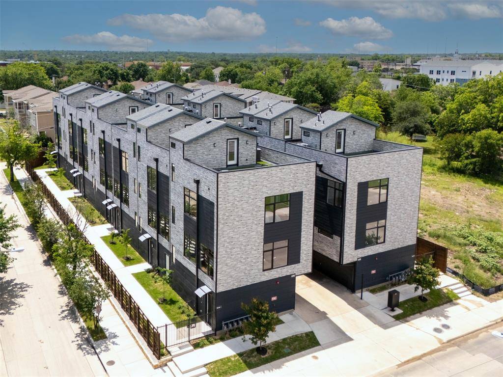 Dallas, TX 75203,430 E 8th #105