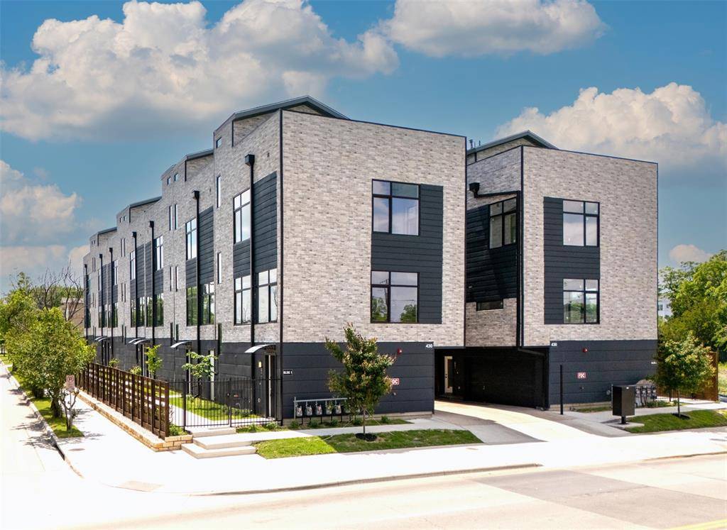 Dallas, TX 75203,430 E 8th #105