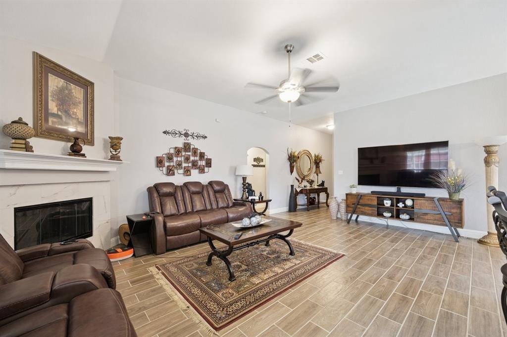 Grand Prairie, TX 75052,1611 Summertree Lane