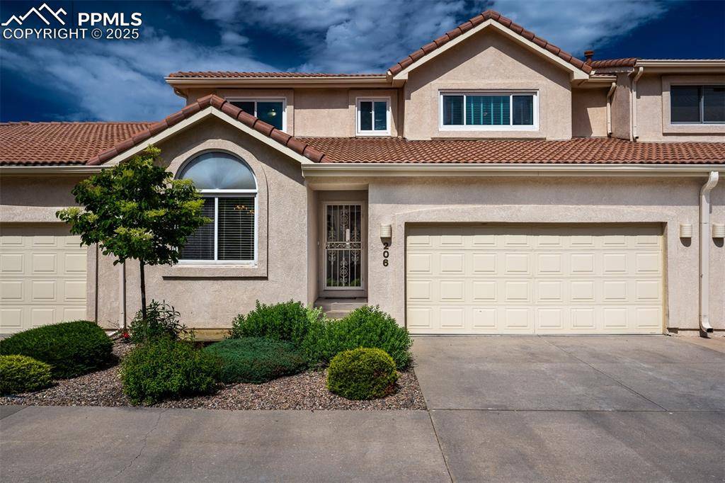 206 Luxury LN, Colorado Springs, CO 80921
