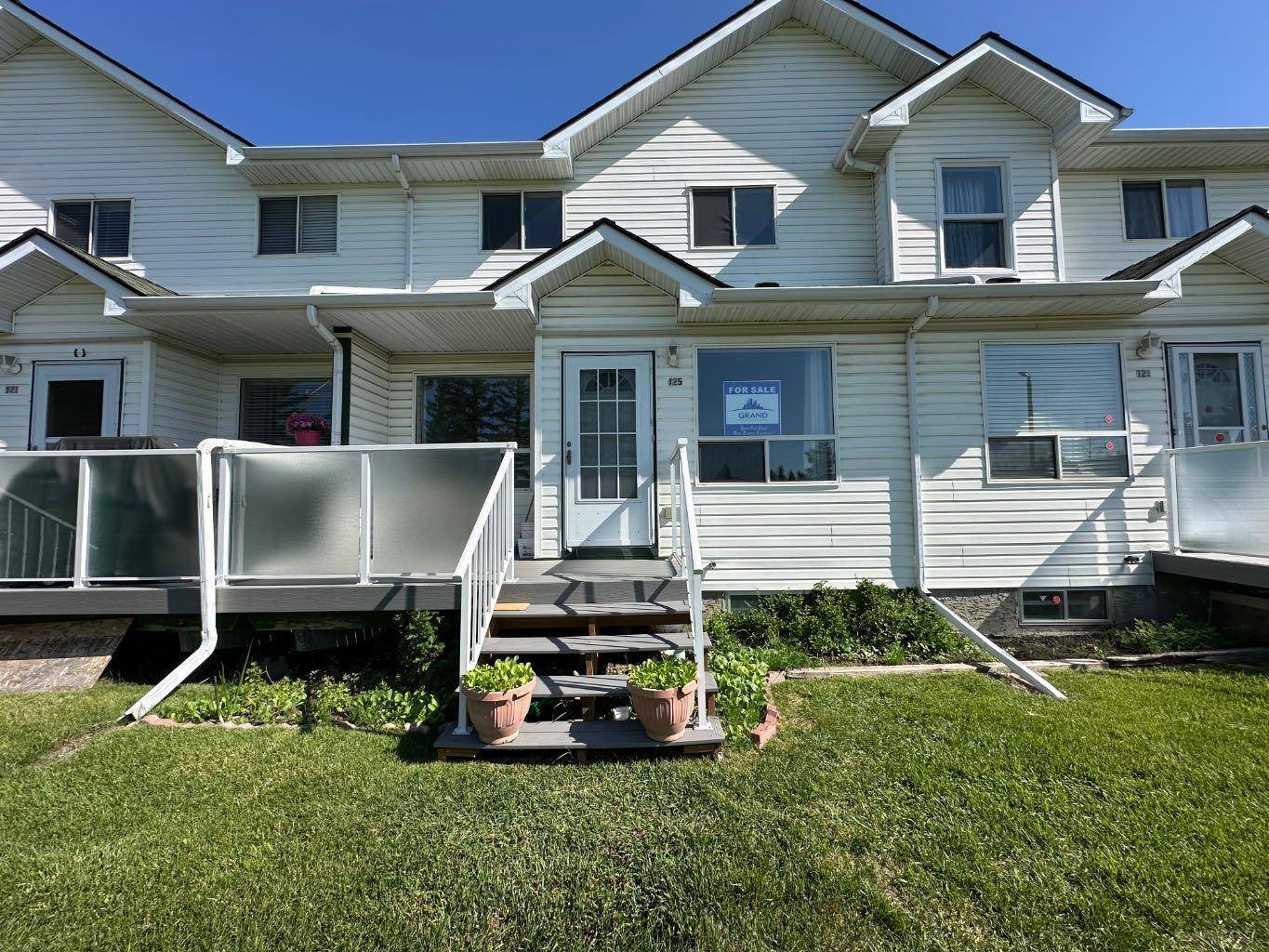Calgary, AB T3K 4L7,125 Sandpiper LN NW