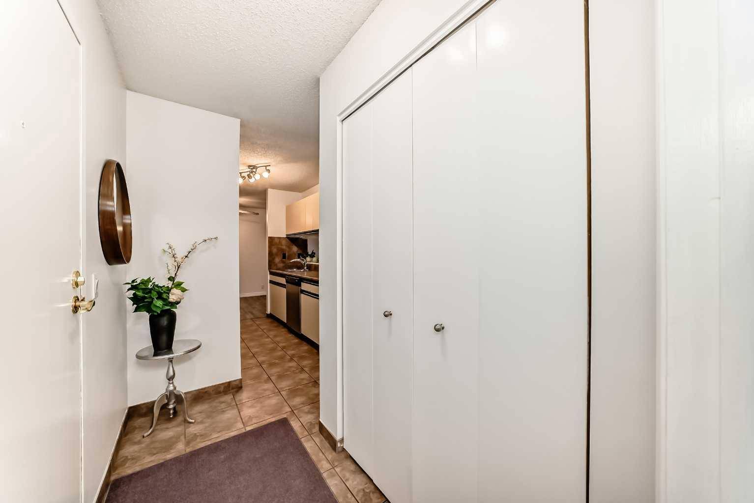 Calgary, AB T2V 4Z9,525 56 AVE SW #309
