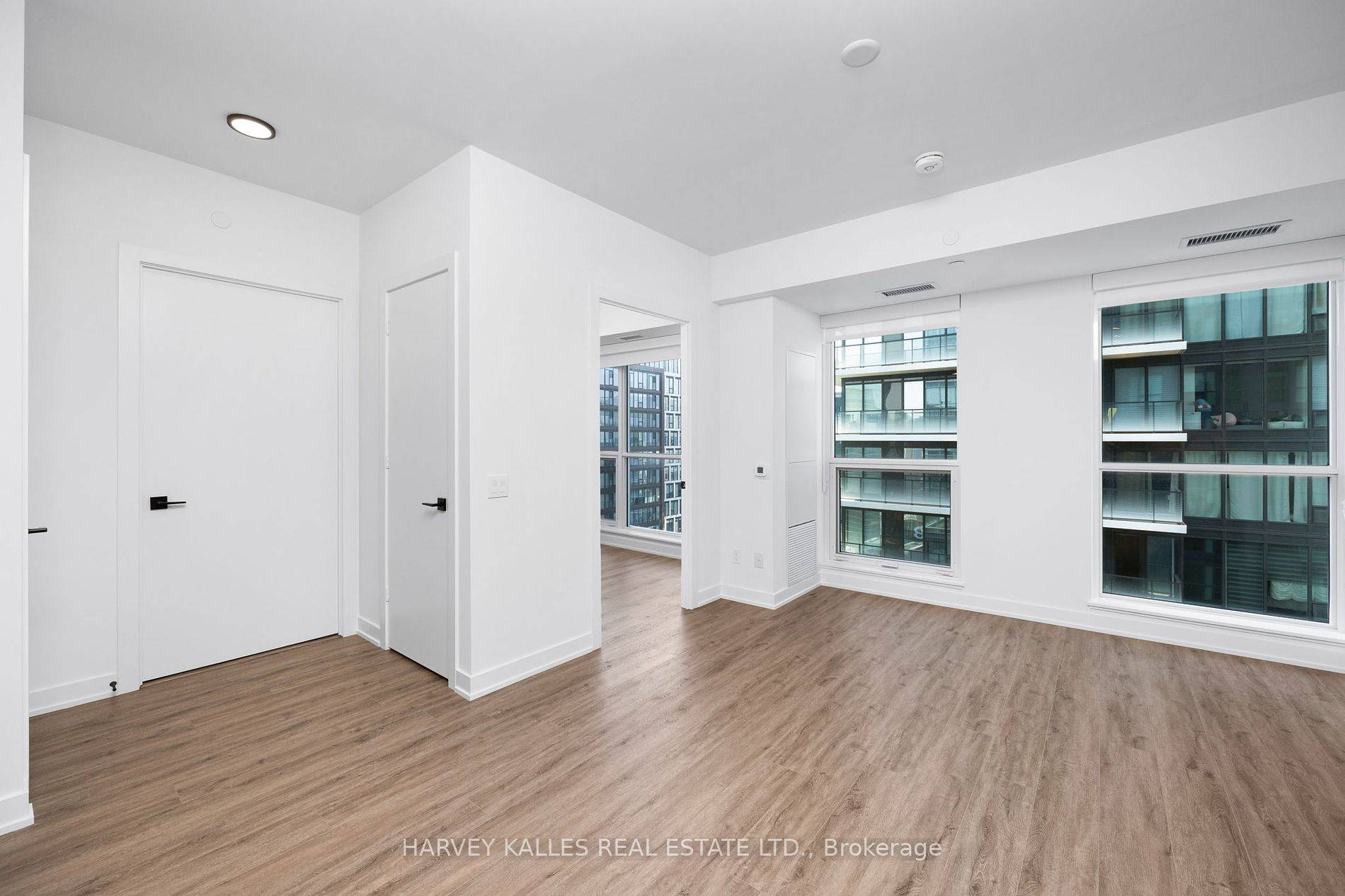 Toronto C01, ON M5V 0W7,327 King ST W #4504