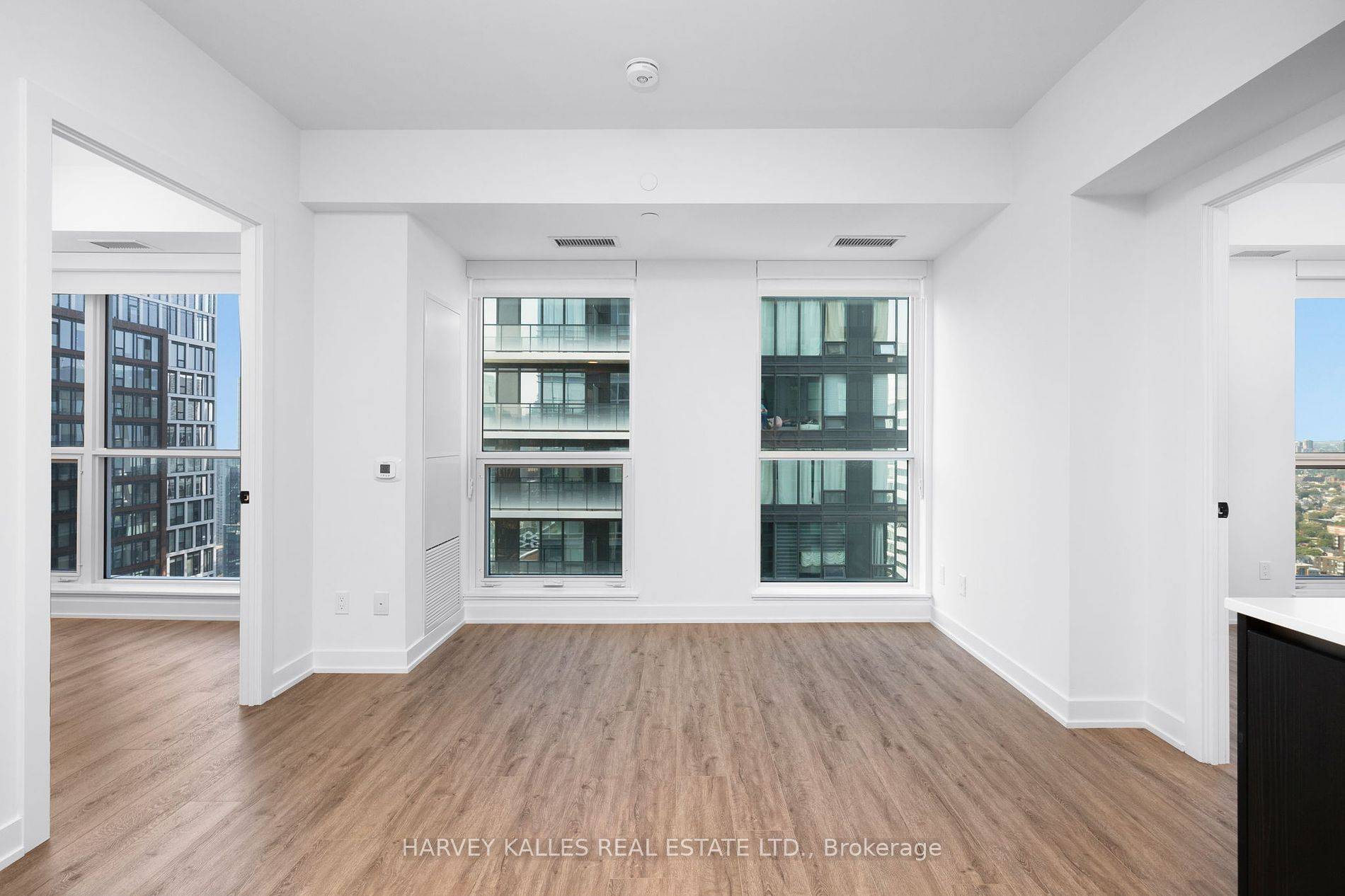 Toronto C01, ON M5V 0W7,327 King ST W #4504